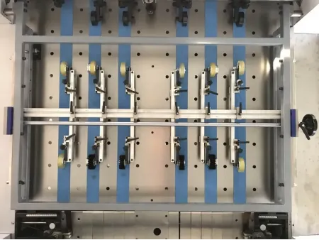 Máquina de corte e vinco plana automática