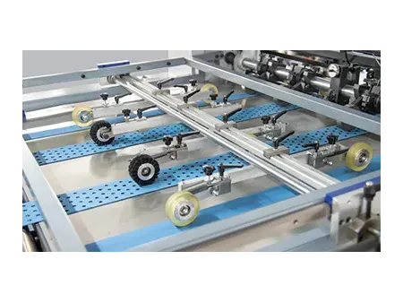 Máquina de corte e vinco plana automática com hot stamping (até 700 ton)
