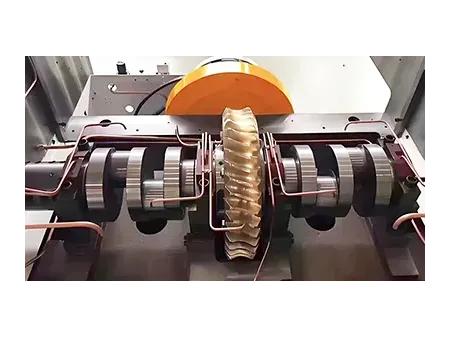 Máquina de corte e vinco plana automática com hot stamping (até 700 ton)