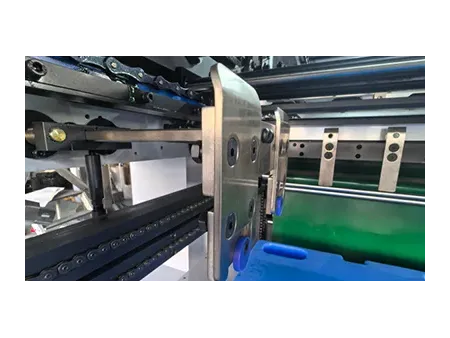 Máquina de corte e vinco plana automática com hot stamping (até 700 ton)