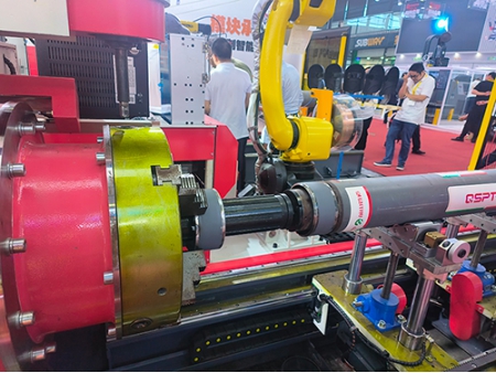 Sistema de montagem e soldagem de tubos para pré-fabricação de carretel de tubos