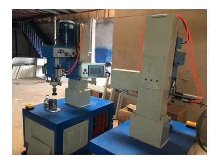 Máquina de selagem e enrolamento de tubo de papel, CS400
