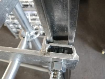Escada e suporte de escada para andaime multidirecional com escada modular QES