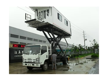 Ambulift (caminhão com elevador para deficientes físicos)