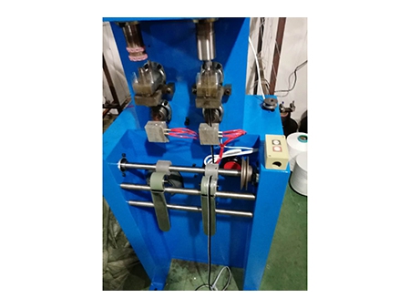 Máquina de tricô, com cabeçotes duplos