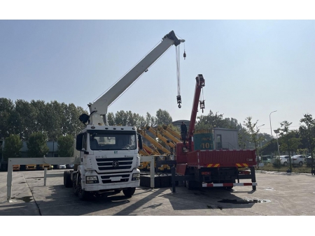 Caminhão  Guindaste Articulado de 20 toneladas