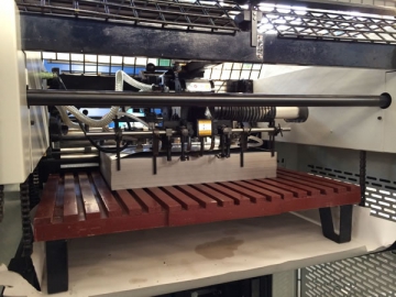 <strong>Máquina de hot stamping</strong> TYM-790 <small>(Máquina de corte e vinco com hot stamping e relevo)</small>