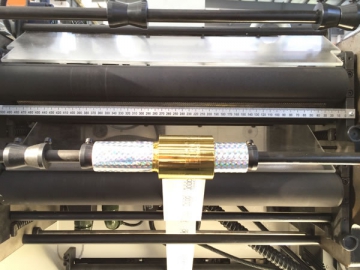 <strong>Máquina de hot stamping</strong> TYM-790 <small>(Máquina de corte e vinco com hot stamping e relevo)</small>