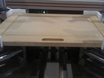 Máquina para montagem e colagem de molduras